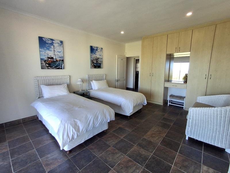 6 Bedroom Property for Sale in Duyker Eiland Western Cape